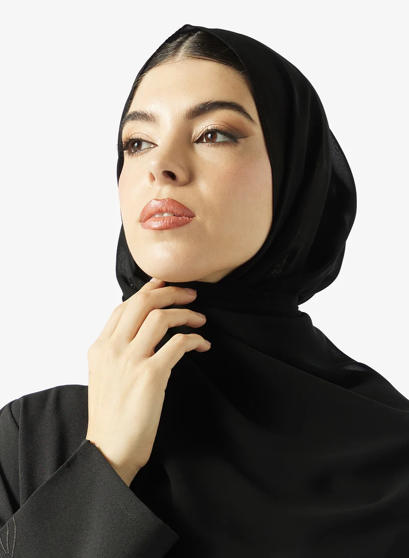 هيا كلوزيت عباية مفتوحة مطرزة بزخارف وزهور بياقة مستديرة